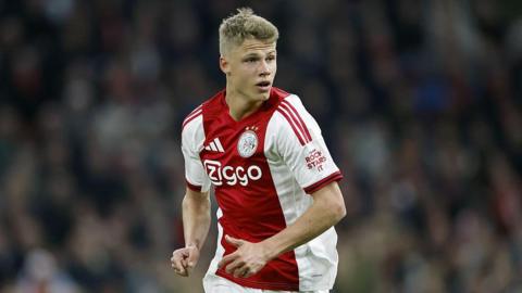 Sean Steur playing for Ajax