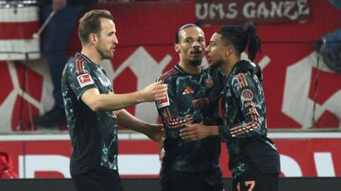 Bayern Munich players celebrate winning at Stuttgart