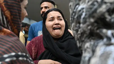 PAKISTAN-HOSPITAL-FIRE A mother reacts after the death of her child following a fire incident outside the Mother and Child Health (MCH) ward 
