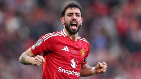 Bruno Fernandes in action for Manchester United against Arsenal