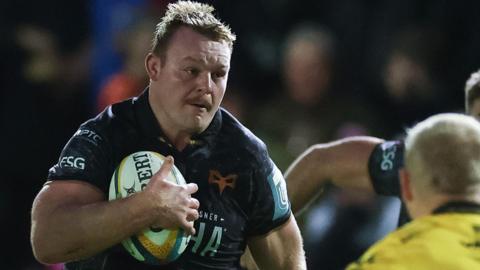 Ospreys' Dewi Lake runs with the ball in his right hand 