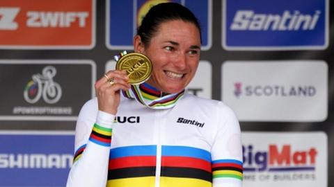 Sarah Storey with her C5 time trial gold medal at the 2023 Cycling World Championships
