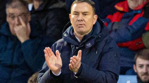 Derek Adams applauds