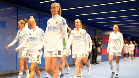 Real Madrid players in tunnel 