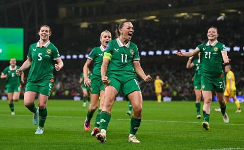 Katie McCabe scores