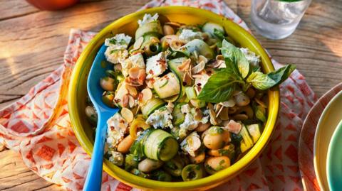 Courgette and butter bean salad