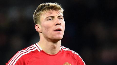 Manchester United forward Rasmus Hojlund looking frustrated