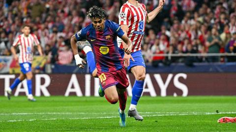 Lamine Yamal celebrates