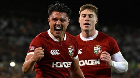 Marcus Smith celebrates his try