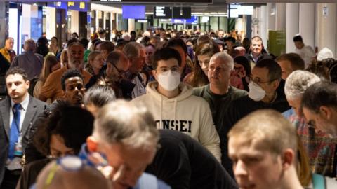 Passengers in delays at Frankfurt airport
