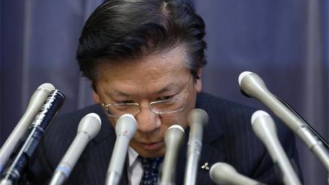 Mitsubishi boss bowing