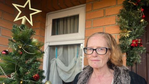 Zoe Murray reunited with her stolen Christmas tree