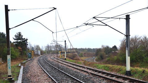 The cables have come down between Pelaw and Hebburn