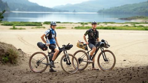 Somhairle agus Innes MacIain