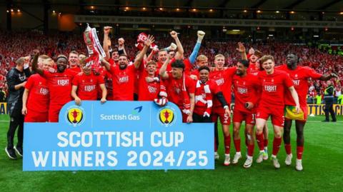 Aberdeen celebrate with the Scottish Cup