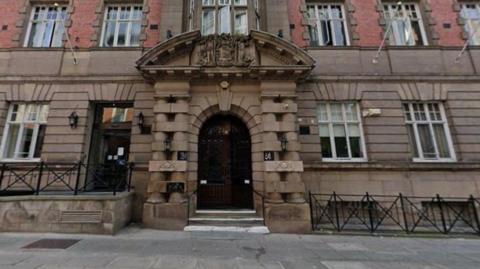 Entrance of Richmond Apart Hotel Liverpool.