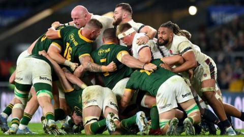 England and South Africa scrum