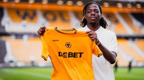 Bastien Meupiyou with Wolves shirt