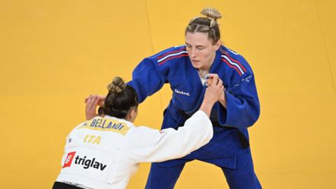 Emma Reid and Alice Bellandi grapple during their European Championships final