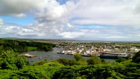 Baile Steòrnabhaigh bho Chnoc na Croiche
