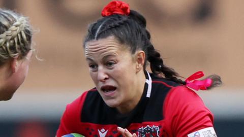 Ffion Lewis attacks for Brython Thunder