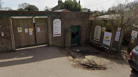 Google StreetView image of he entrance to Capel Manor College's Gunnersby Park campus