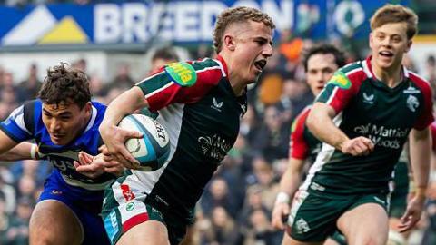 Billy Searle of Leicester Tigers scores a try during the Prem Rugby Cup semi-final against Bath at Mattioli Woods Welford Road Stadium. Various Bath players watch on in background