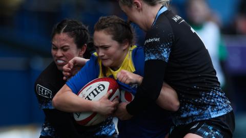 Caitlin Lewis of Gwalia Lightning takes on Pearl Kellie of Glasgow Warriors and Claudia McLaren of Glasgow Warriors