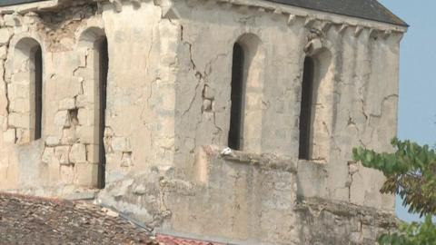 Fissures in church building