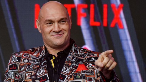 Tyson Fury points his finger