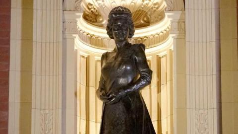 Statue of Queen Elizabeth II outside Royal Albert Hall