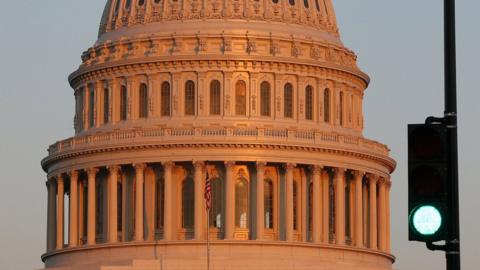 Congress with green traffic light