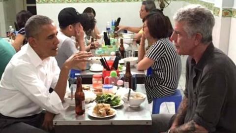 Barack Obama and Anthony Bourdain enjoy a meal at the Bun cha restaurant in Hanoi, Vietnam, 23 May 2016