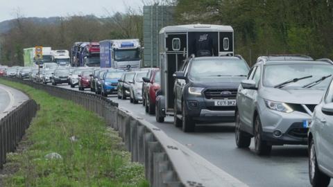Traffic on the A40