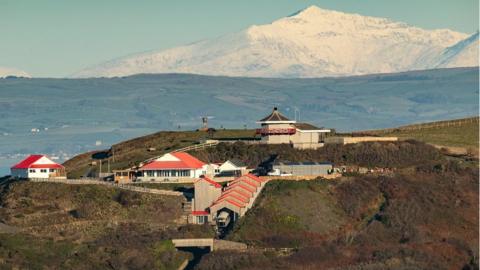 Yr Wyddfa tu ol i Constitution Hill, Aberystwyth