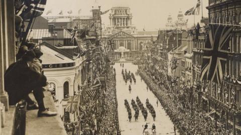 Huge crowds greeting King George V in Belfast in 1921