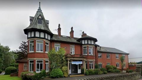 Lyndhurst Residential Care ˿ in Middleton