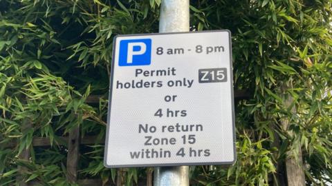 Zone 15 sign causing confusion in cheltenham