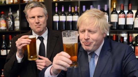 Zac Goldsmith caught out holding a beer glass in a strange way