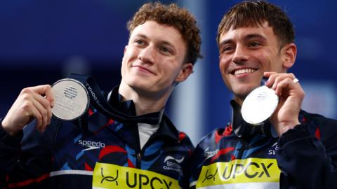 Noah Williams (left) and Tom Daley (right) with silver medals