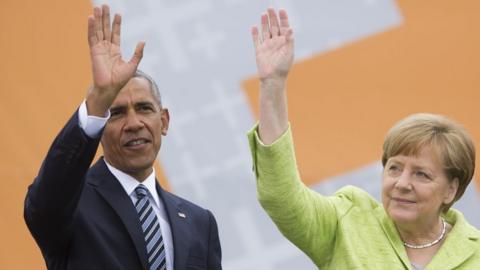 US ex-President Barack Obama and German Chancellor Angela Merkel meet Berlin crowd, 25 May 17