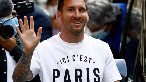 Lionel Messi arrives in Paris.