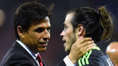 Chris Coleman (left) with Gareth Bale