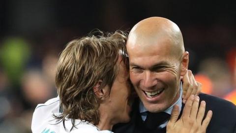 Zinedine Zidane hugging Luka Modric