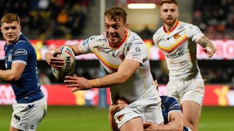 Catalans ran in six converted tries in Perpignan to hammer Tony Smith's Hull