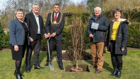 Leeds civic leaders plant Jubilee tree in March 2022