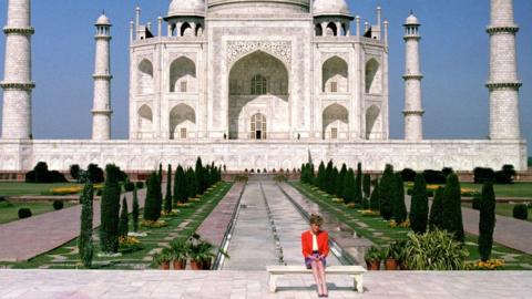 The Princess of Wales in front of the Taj Mahal, in 1992