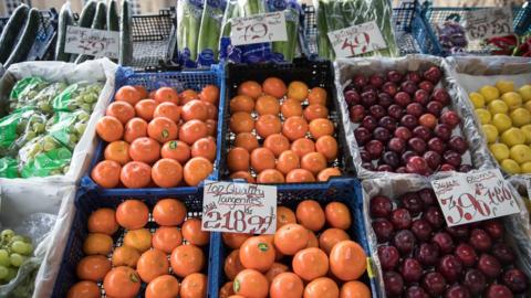 Fruit priced in a market