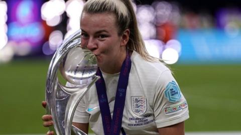 England's Lauren Hemp celebrates with the trophy following victory over Germany in the UEFA Women's Euro 2022 final at Wembley Stadium, London