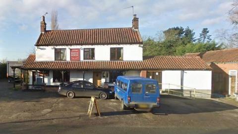 White Horse pub at Upton